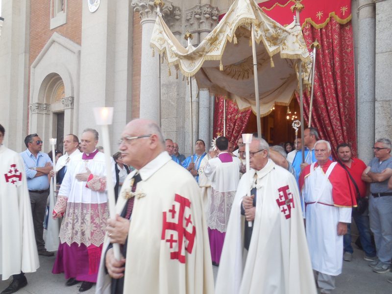 L’OMELIA DEL VESCOVO S.E.MONS. LUIGI RENZO DURANTE LA FESTA DEL CORPUS DOMINI DEL 2017